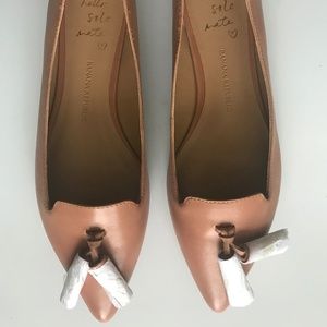 Banana Republic Natural Flats